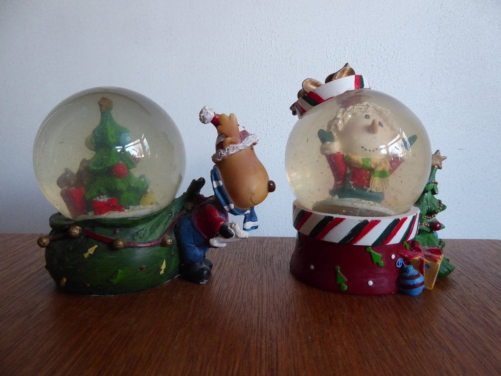 Kerst twee decoraties sneeuwbollen met kerstman, Ophalen of Verzenden, Gebruikt