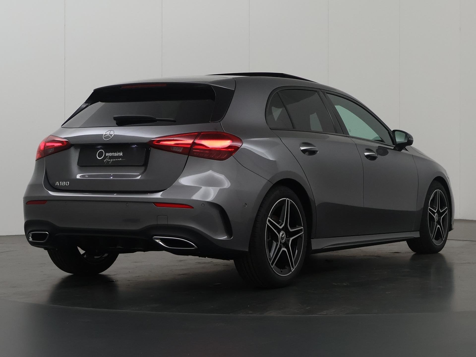 Mercedes-Benz A-klasse 180 Star Edition AMG Line | Night | P, Auto's, Dealer onderhouden, Gebruikt, 4 cilinders, Origineel Nederlands