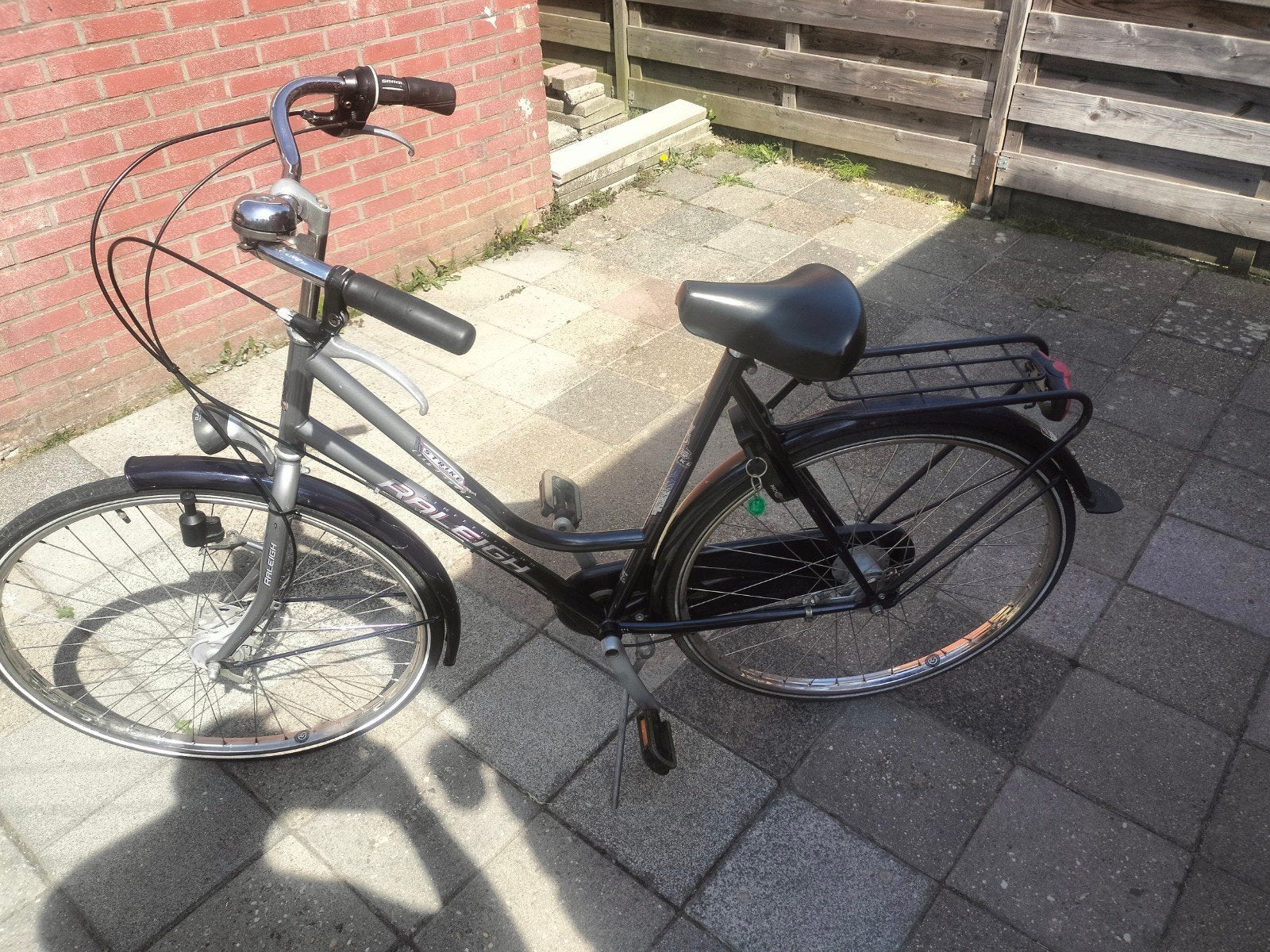 Raleigh Damesfiets - Gebruikt maar in goede staat, Fietsen en Brommers, Fietsen | Dames | Damesfietsen, Gebruikt, Velgrem, Versnellingen