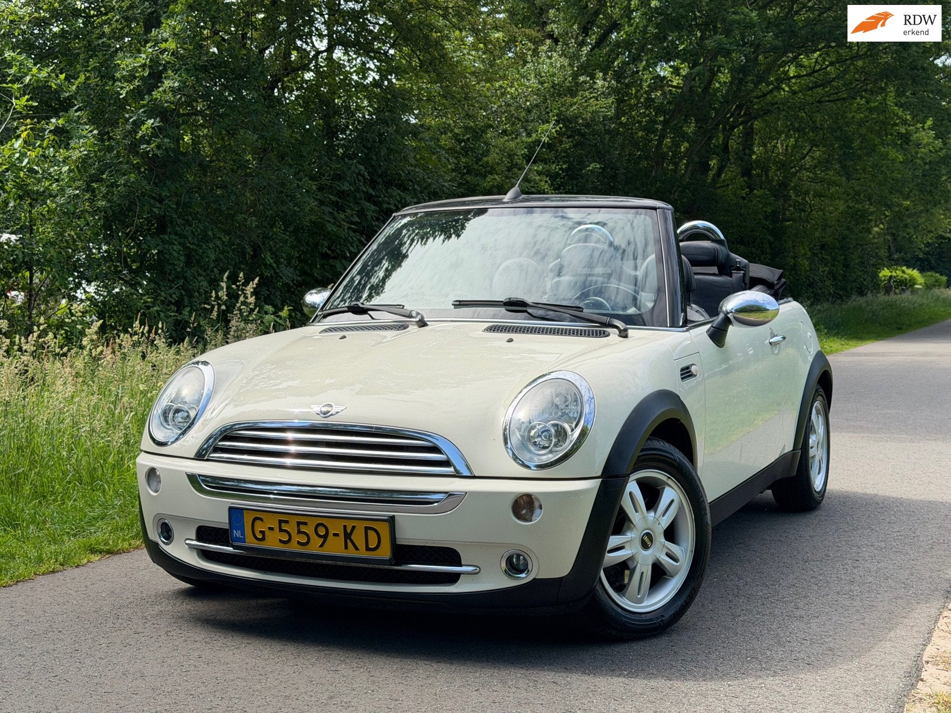 Mini Cabrio 1.6 One | Nieuwe apk + Airco Nu € 3.975,-!, Auto's, Gebruikt, Zwart, 4 cilinders, Cabriolet