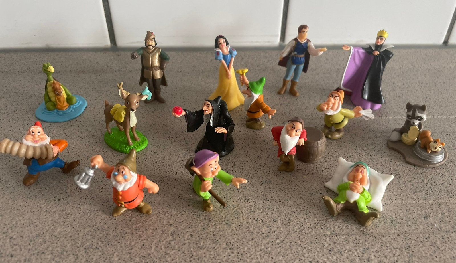Complete set Sneeuwwitje dwergen heks jager dieren, Verzamelen, Poppetjes en Figuurtjes, Zo goed als nieuw, Ophalen of Verzenden