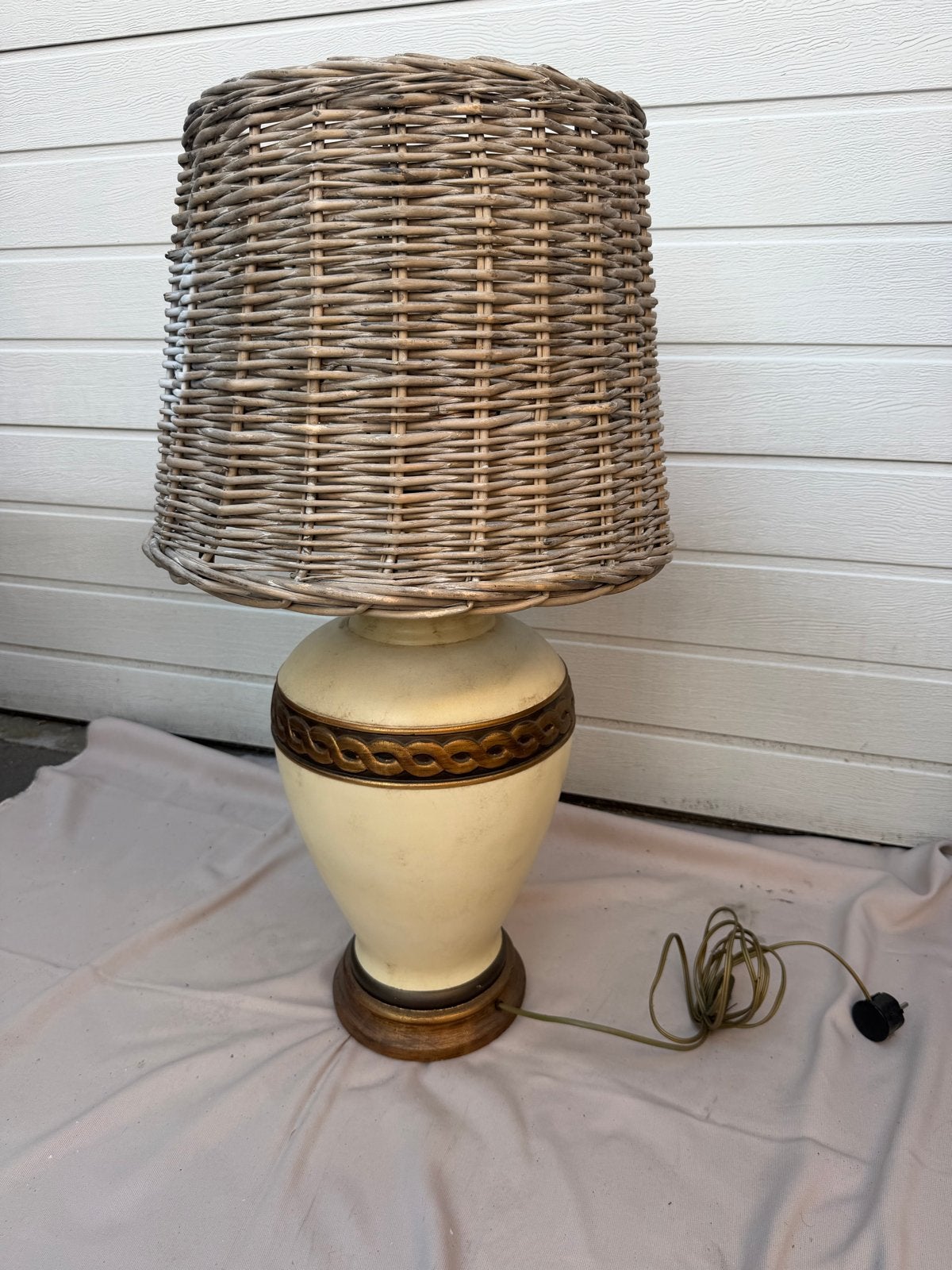 Grote Tafellamp met Rotan Kap - Vintage Stijl, Huis en Inrichting, Lampen | Tafellampen, Ophalen of Verzenden, Gebruikt, Natuurlijk materiaal