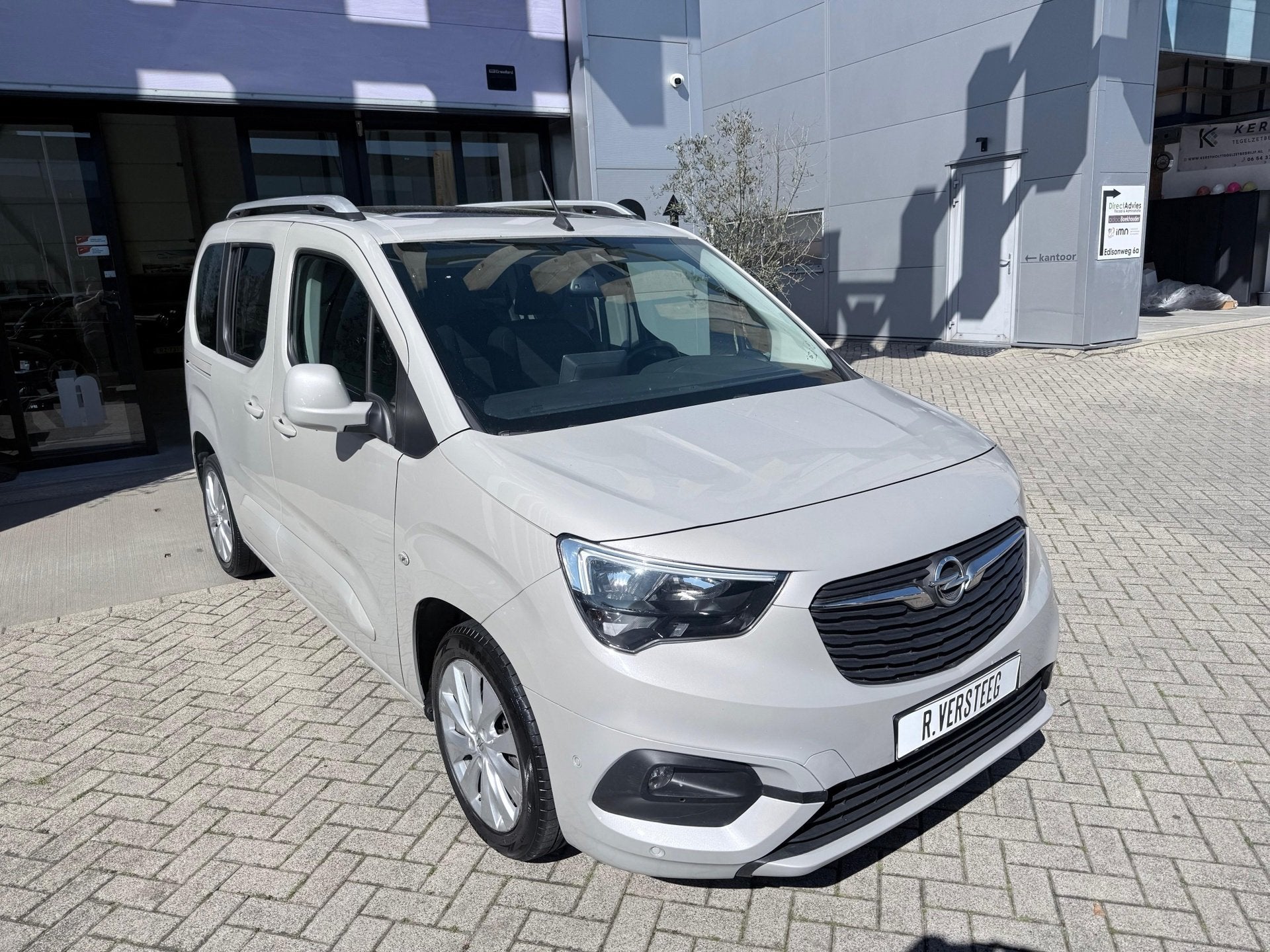 Opel Combo Tour 1.2 Turbo Edition PANO! LED! CARPLAY! CAMERA, Auto's, Opel, Voorwielaandrijving, Dealer onderhouden, Stof, Gebruikt