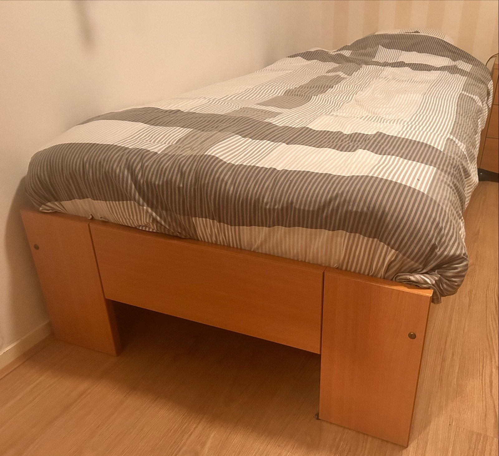 Bed/Elektrisch verstelbare lattenbodem/matras 90x210, Ophalen, 90 cm, Eenpersoons, Bruin