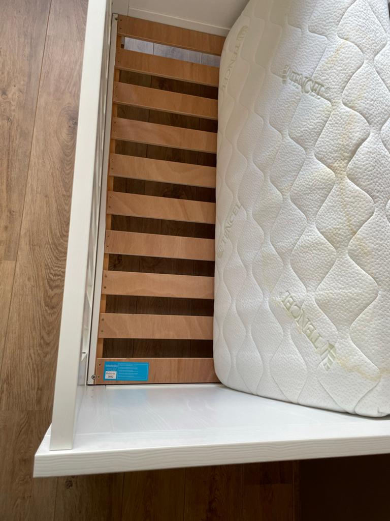 Interbaby ledikant en commode - Zeer goede kwaliteit, Kinderen en Baby's, Kinderkamer | Bedden, 70 tot 85 cm, Zo goed als nieuw