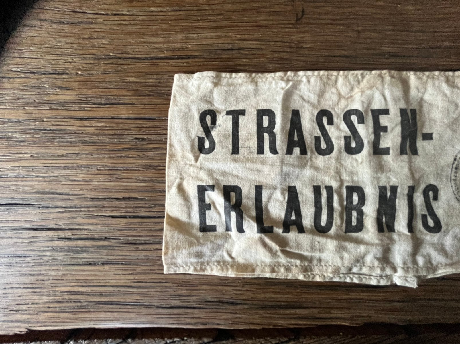 Duitsland WOII 'STRASSEN-ERLAUBNIS' Armband 100% origineel, Verzamelen, Militaria | Tweede Wereldoorlog, Ophalen of Verzenden