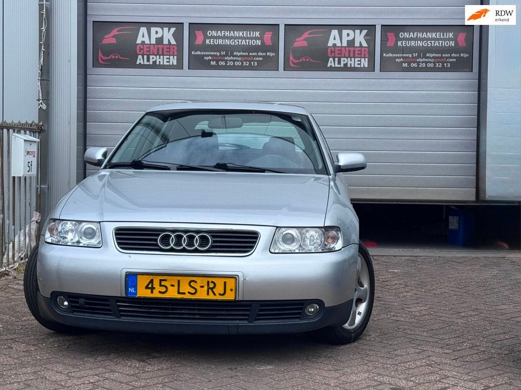 Audi A3 1.6 Attraction NIEUWE APK, Auto's, Voorwielaandrijving, Stof, Gebruikt, Startonderbreker