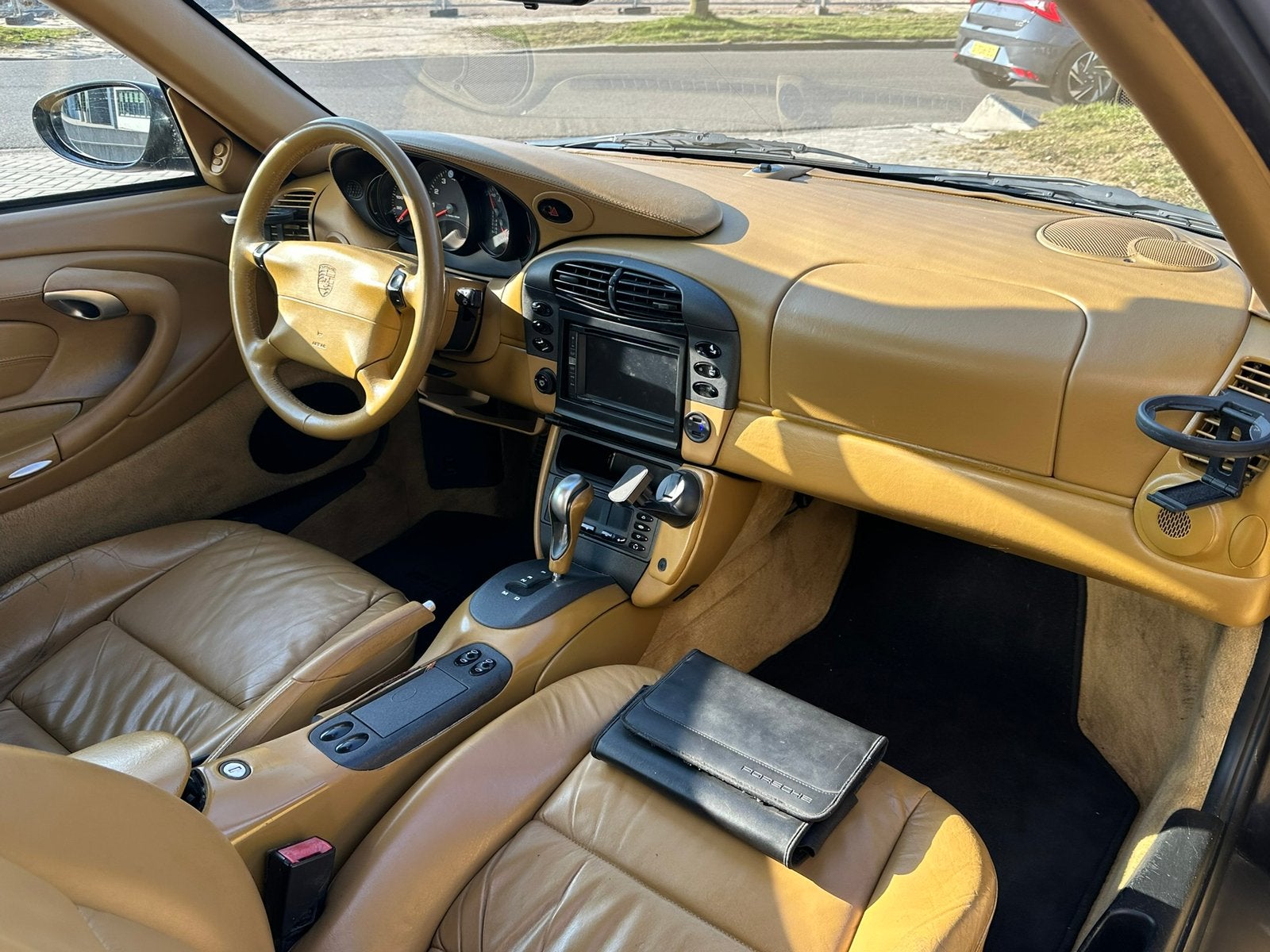 PORSCHE 911 3.4 CARRERA 300PK 4 COUPE BJ2001 YOUNGTIMER, Auto's, Beige, Zwart, Bedrijf, Vierwielaandrijving