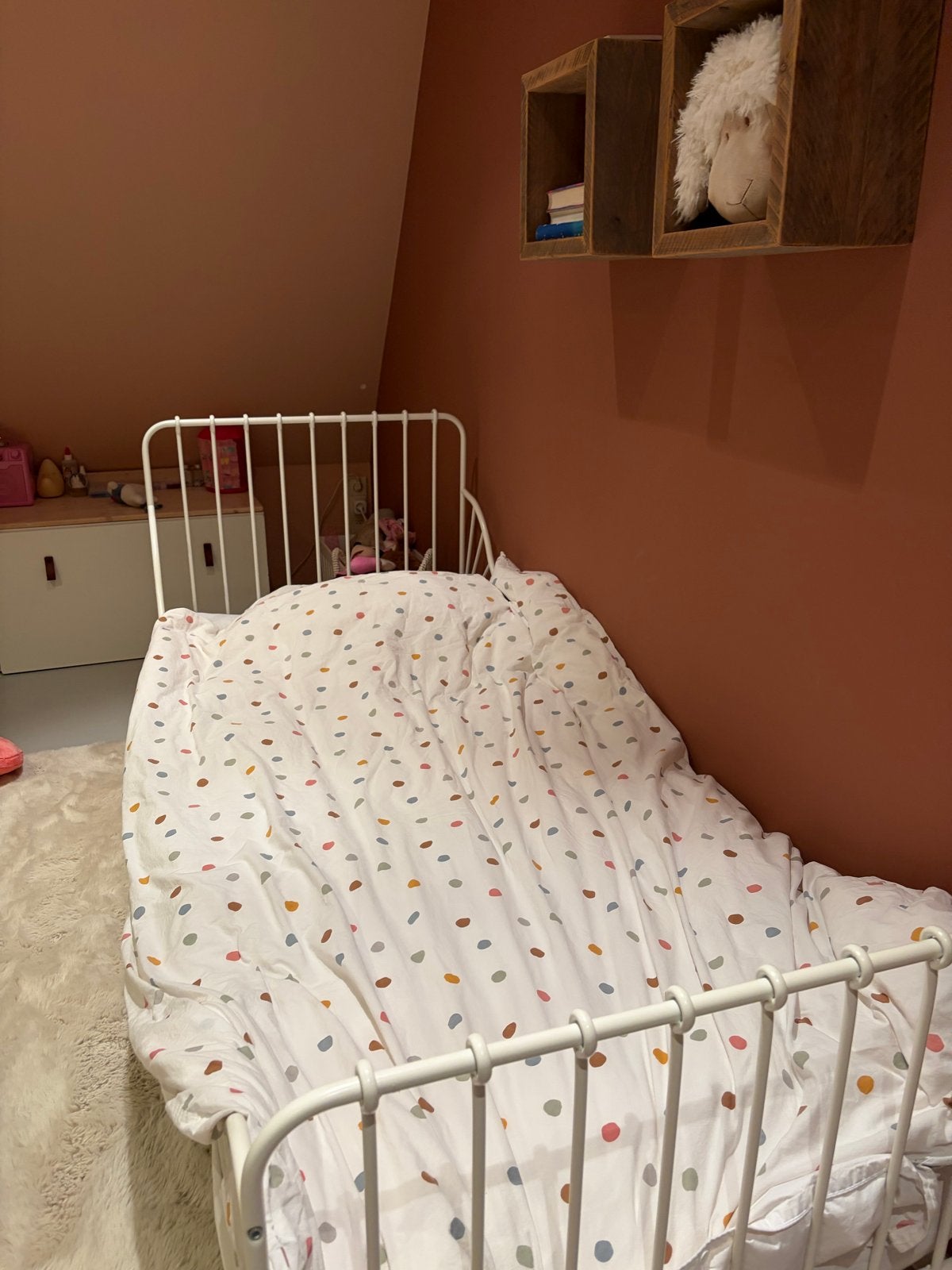Wit metalen kinderbed (90x200 cm), Huis en Inrichting, Slaapkamer | Bedden, Eenpersoons, Wit, Ophalen of Verzenden, Zo goed als nieuw