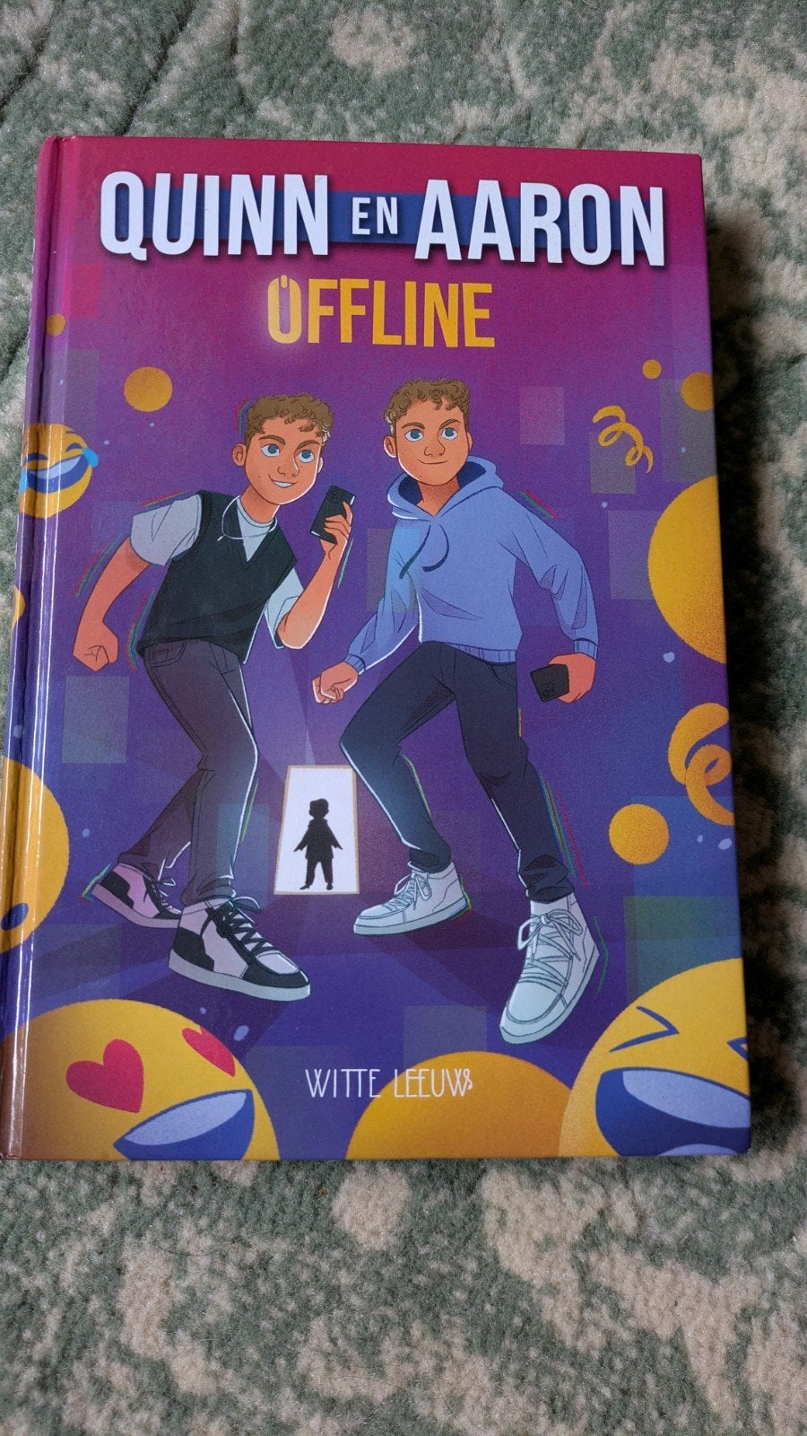 Quinn en Aaron Offline, Ophalen of Verzenden, Zo goed als nieuw, Quinn en Aaron, Fictie