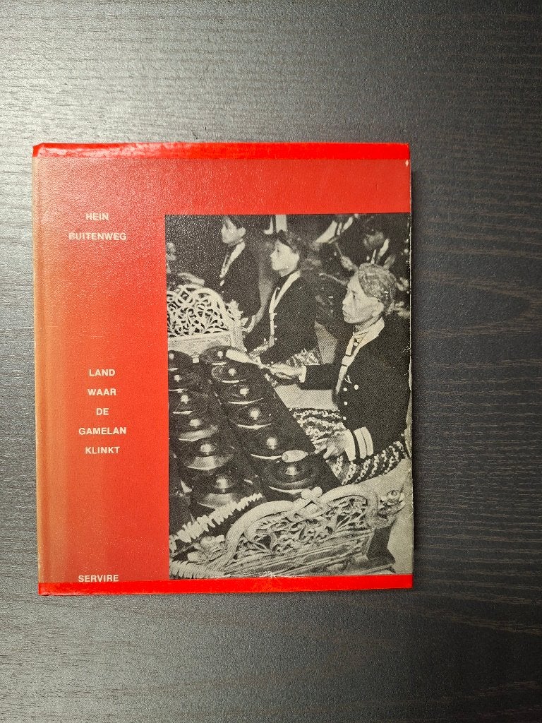 Boek Land waar de Gamelan klinkt, Ophalen of Verzenden, Zo goed als nieuw