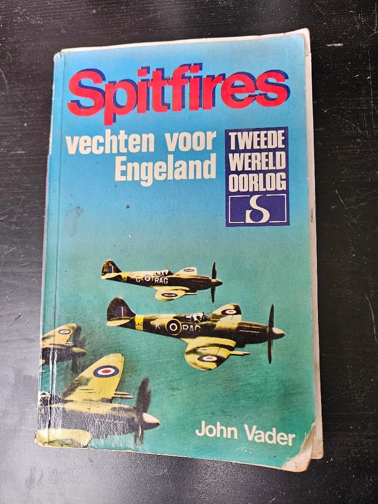 John Vader - spitfires, Ophalen of Verzenden, Tweede Wereldoorlog, Gelezen