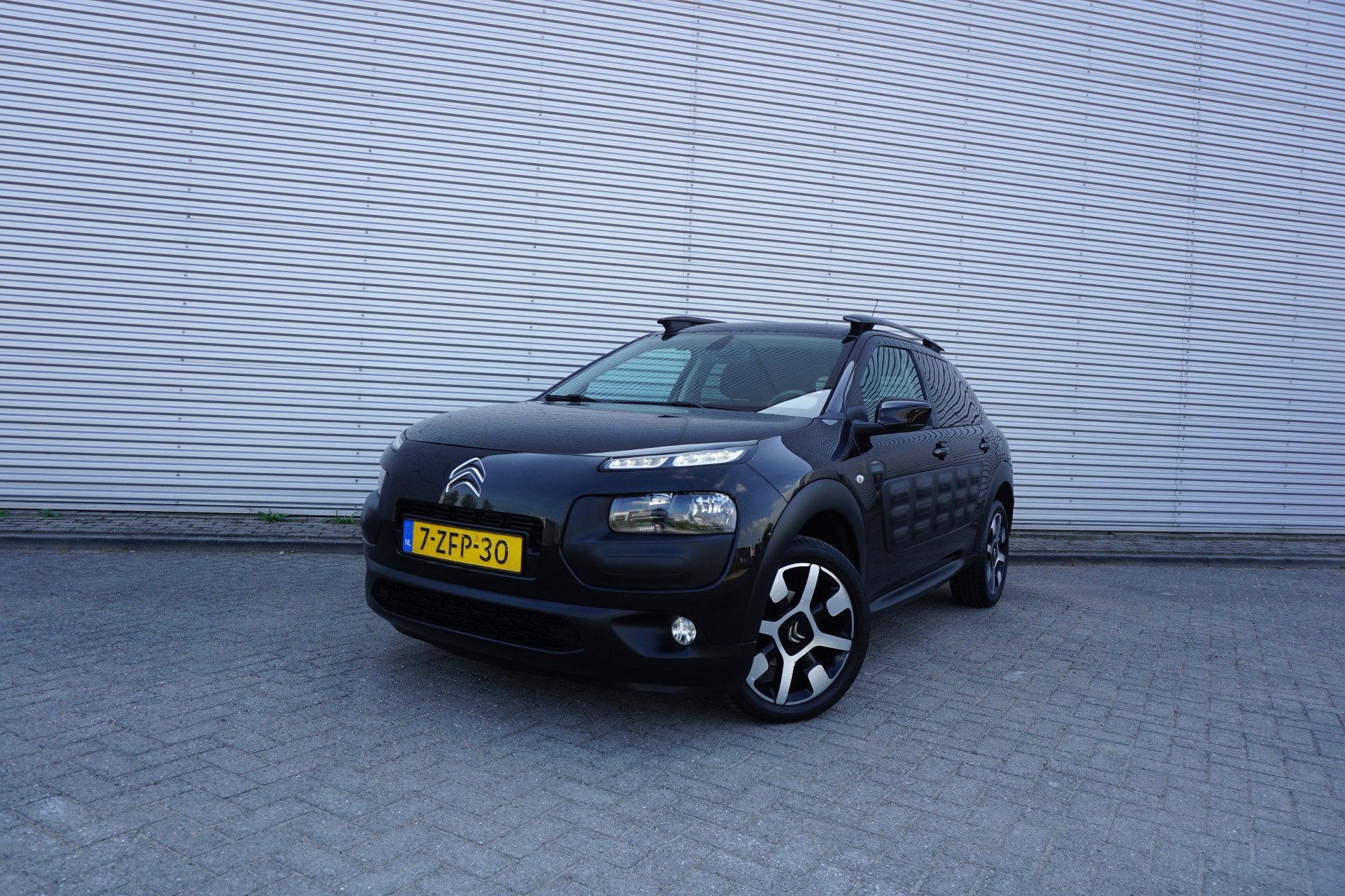 Citroën C4 Cactus 1.2 VTi Shine Climate / Navi / Cruise / C, Voorwielaandrijving, Euro 5, Stof, Gebruikt