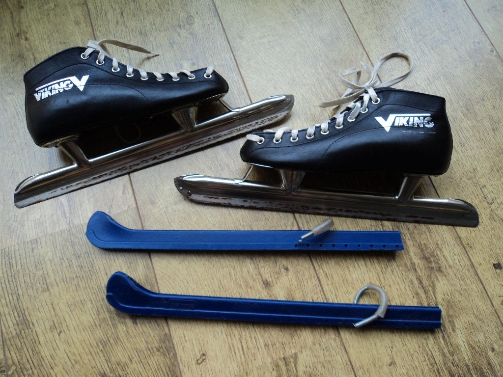 Viking Noren maat 37 met blauwe beschermers in nette staat, Sport en Fitness, Schaatsen, Viking, Gebruikt, Ophalen of Verzenden