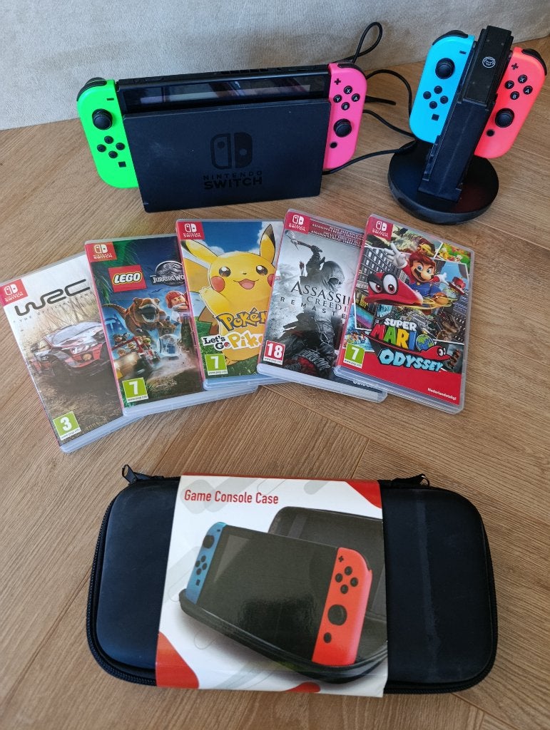 Aangeboden: Nintendo switch met 5 spellen, Ophalen, Met games, Met 2 controllers, Zo goed als nieuw