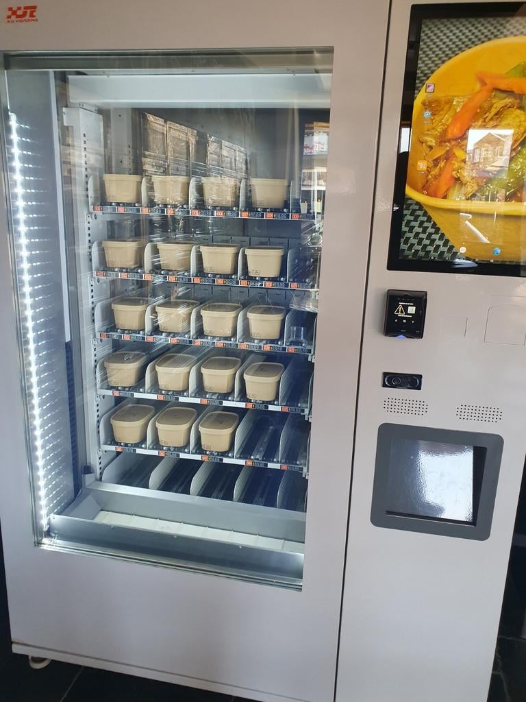 Vending machine met Liftfunctie & Koeling/Vriezer, Zakelijke goederen, Kantoor en Winkelinrichting | Winkel en Inventaris, Ophalen