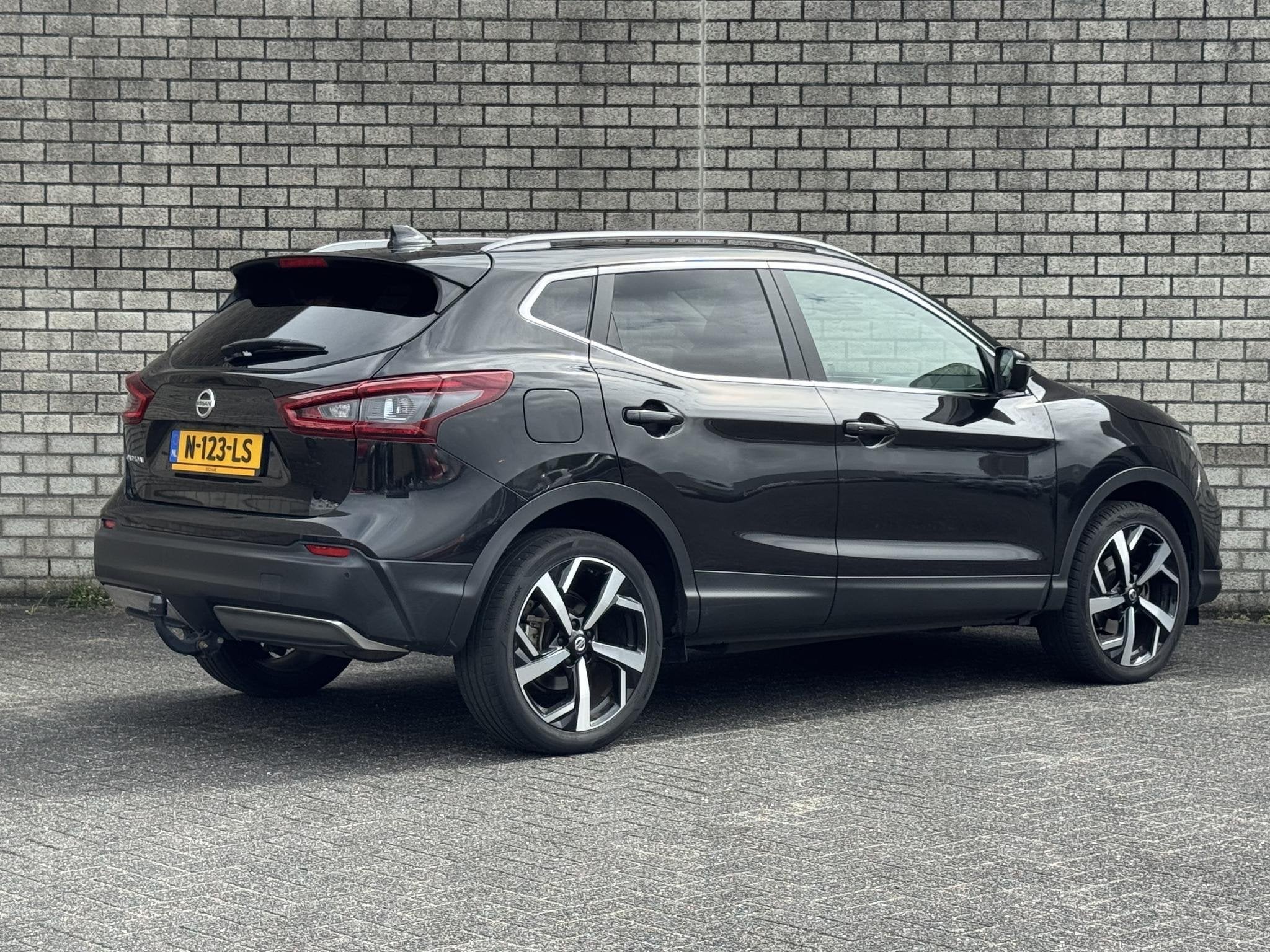 Nissan Qashqai 1.3 DIG-T Premium Edition | Trekhaak | Leder, Auto's, Gebruikt, Zwart, Leder, Bedrijf