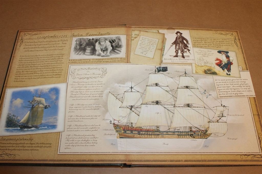 Piratologie — Scheepsjournaal met Flapjes en Envelopjes, Ophalen of Verzenden, Gelezen