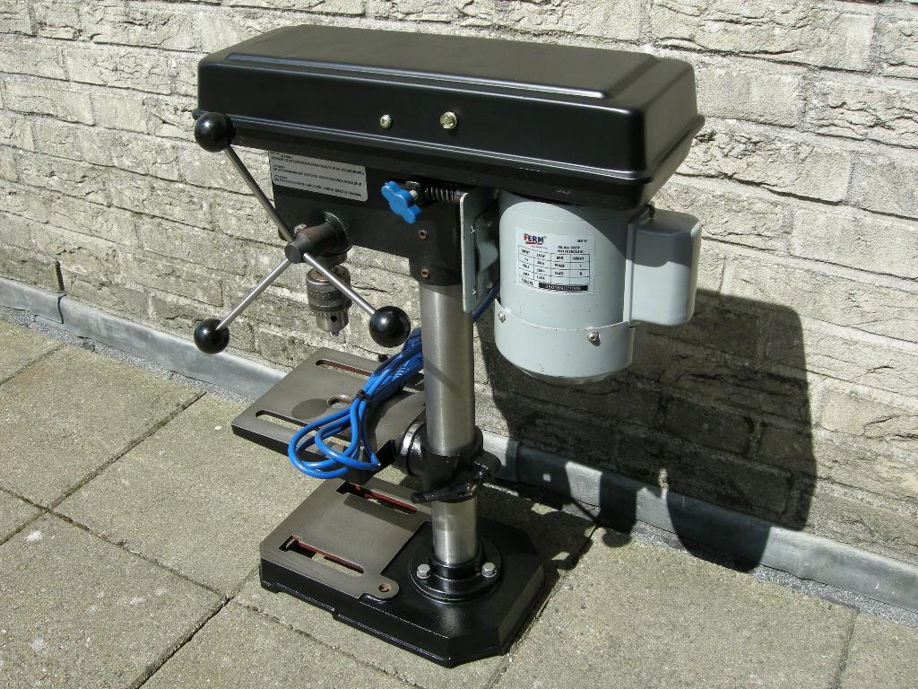 Kolomboormachine Ferm FTB-13, Ophalen, Gebruikt, Variabele snelheid, Minder dan 400 watt