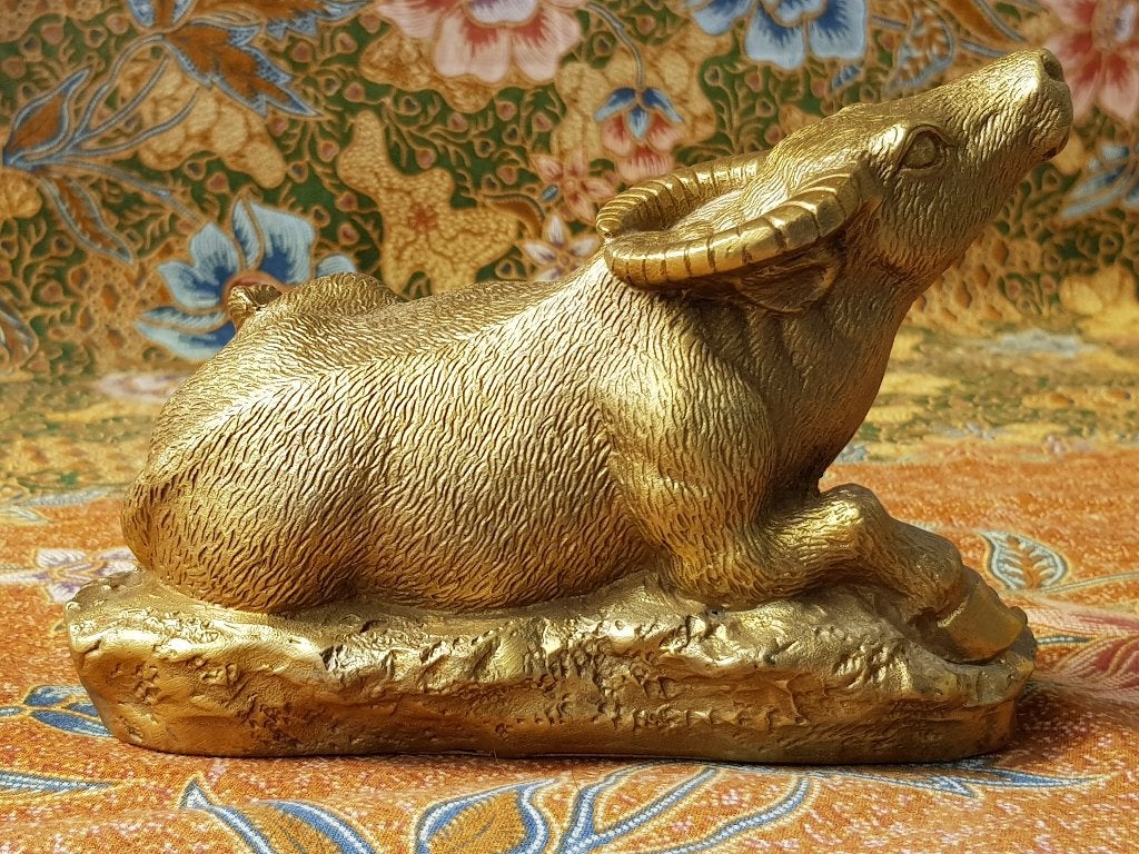 Mooi oud Oosters brons beeldje van een buffel 15,7 cm., Antiek en Kunst, Goud, Handgemaakt, Ophalen of Verzenden, Brons