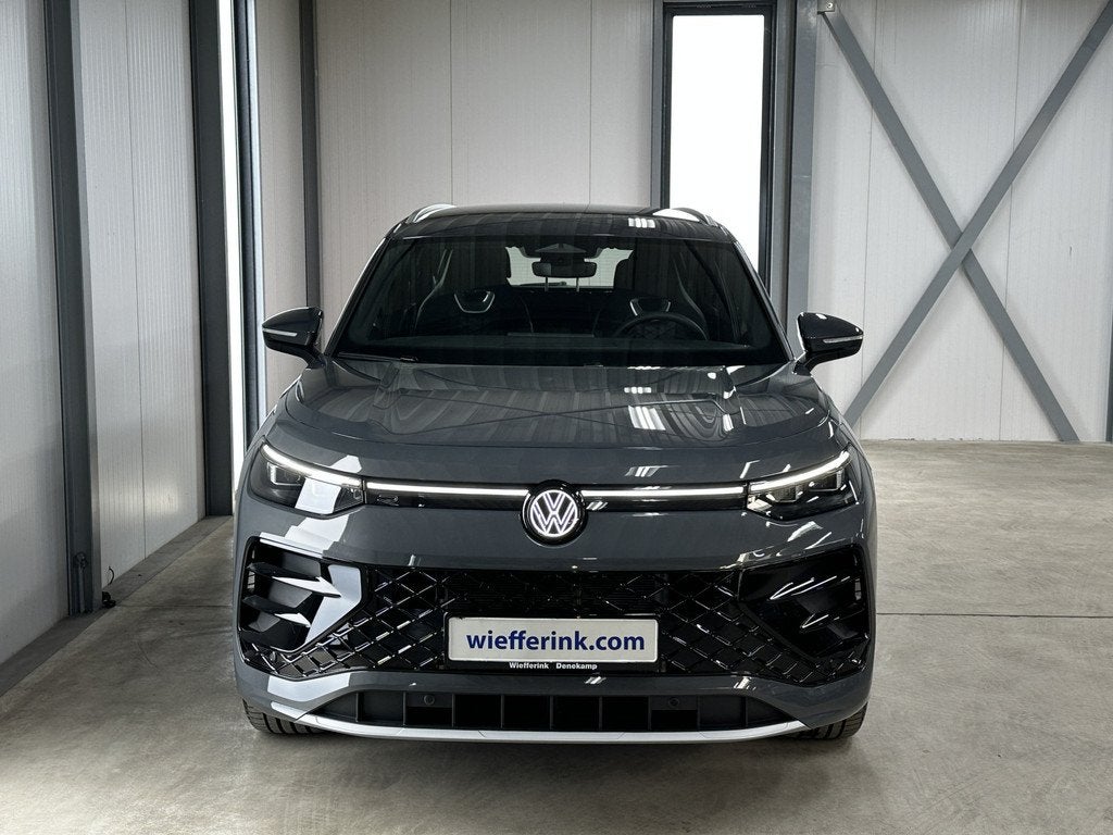 Volkswagen Tayron 1.5 eHybrid R-Line | Trekhaak-pakket | Nav, Auto's, Volkswagen, 12 maanden, Zwart, 4 cilinders, Leder en Stof