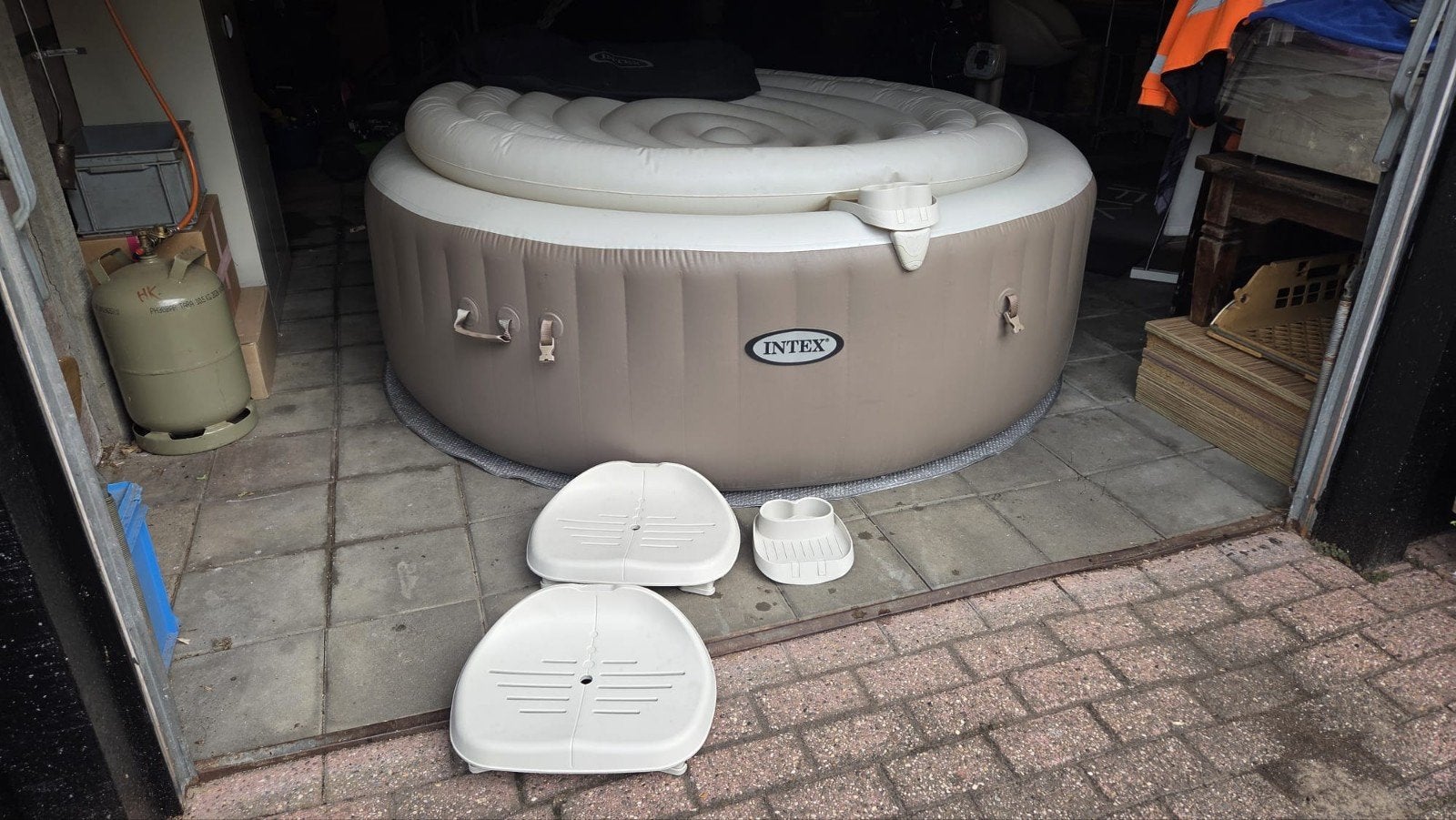 Intex jacuzzi 6 persoons, Ophalen, Zo goed als nieuw, Filter, Opblaasbaar