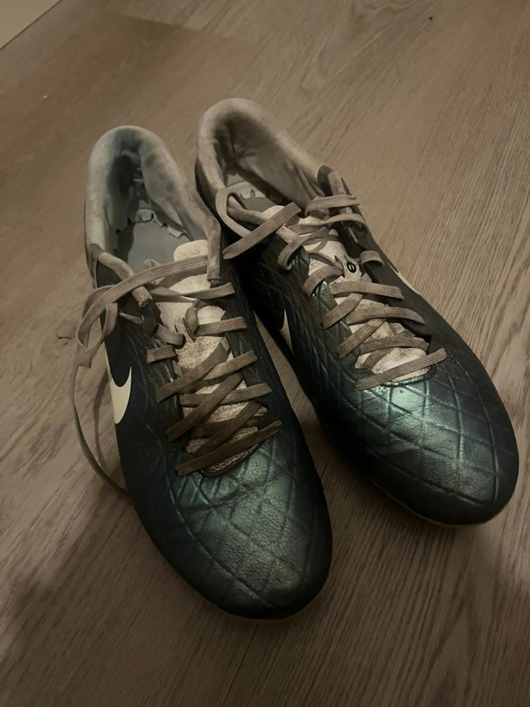 Nike tienpo voetbalschoenen, Sport en Fitness, Voetbal, Gebruikt, Maat XS of kleiner, Schoenen, Ophalen of Verzenden