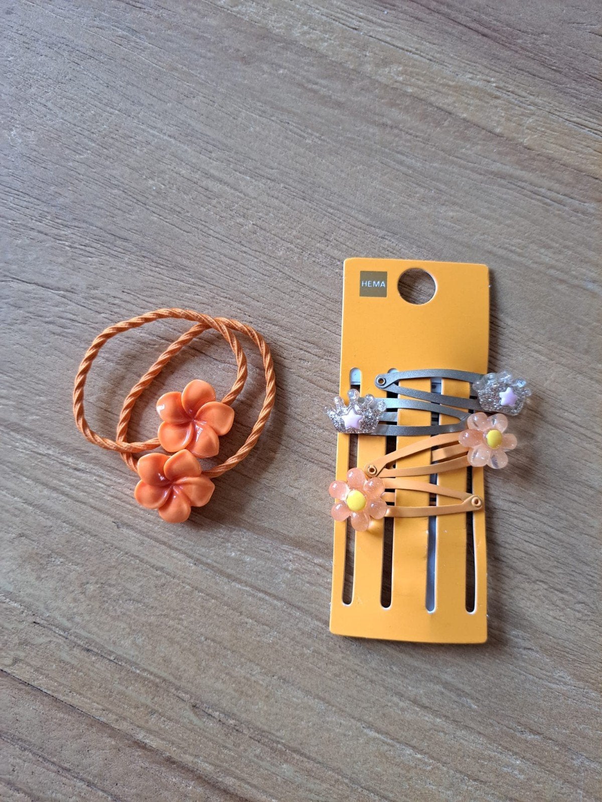 Hema koningsdag oranje elastiekjes en haarclipjes, Nieuw, Ophalen of Verzenden, Oranje, Hema