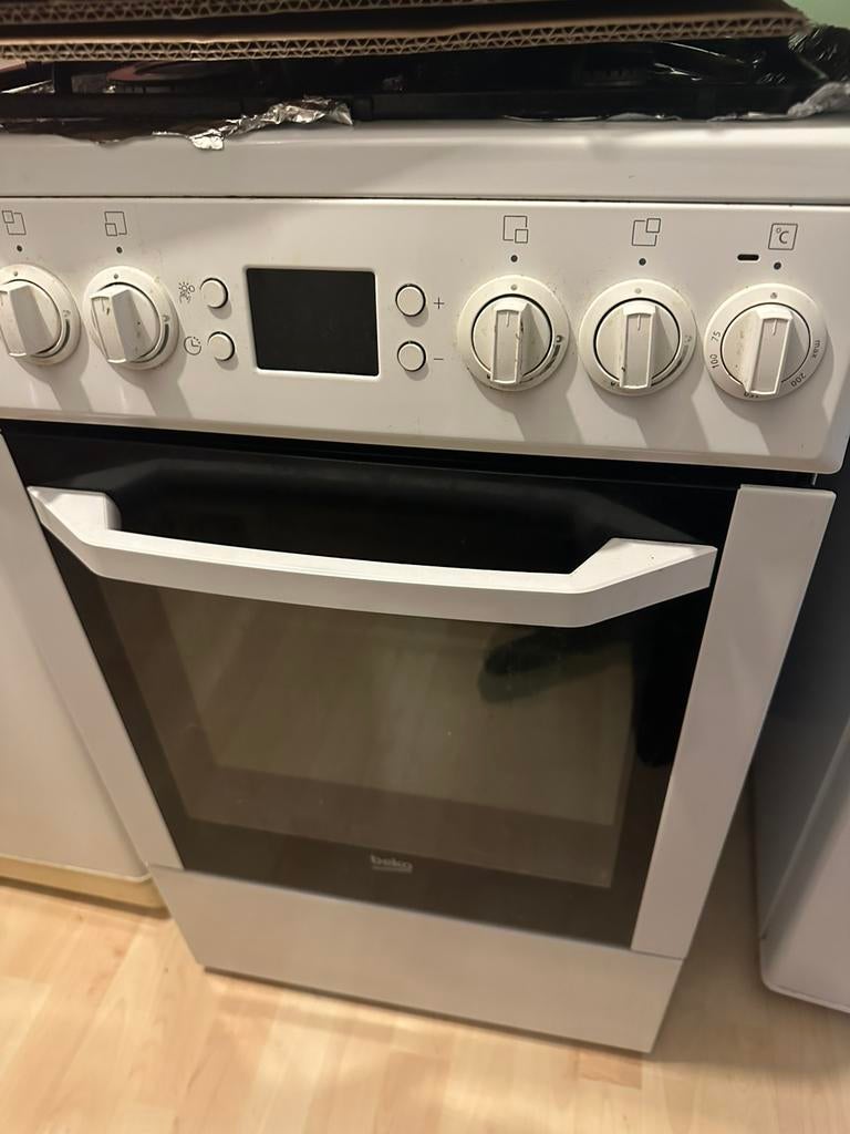 Gratis oven, Zo goed als nieuw, Gas, Vrijstaand, 4 kookzones