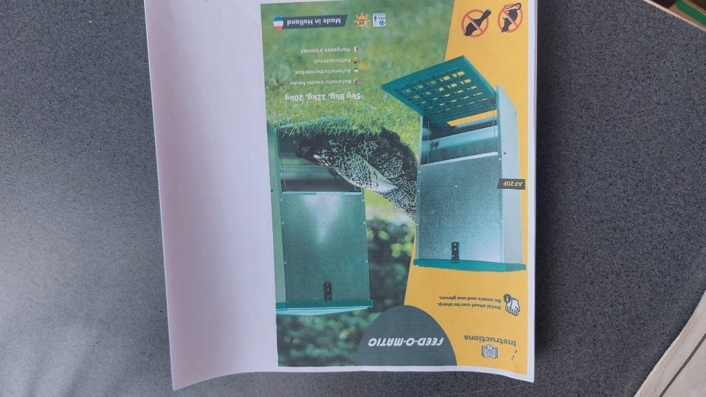 Mooie kippenvoerbak, Dieren en Toebehoren, Pluimvee | Toebehoren, Ophalen, Zo goed als nieuw, Drinken en Voederen