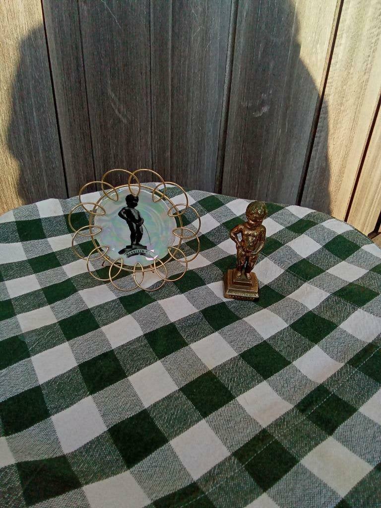 manneke pis bord in standaard 10 cm en beeld 8 cm in 1 koop, Ophalen