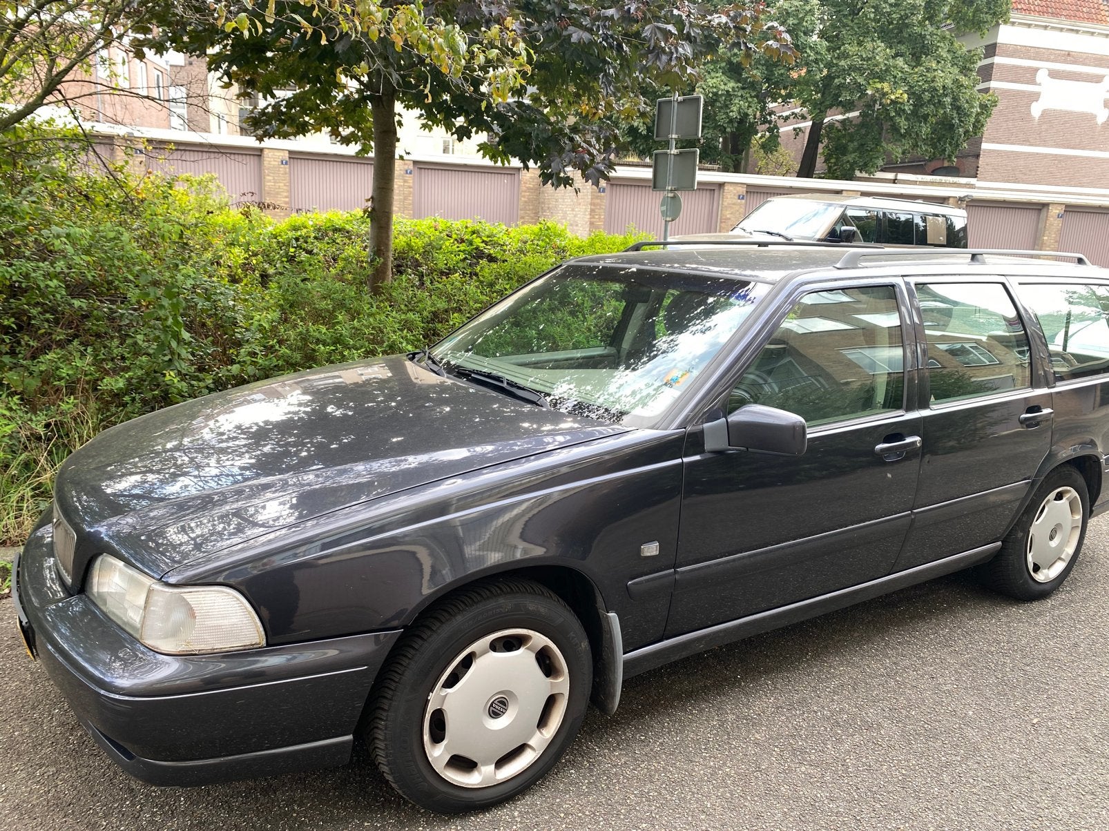 Volvo V70 2.5 1999 Grijs - LIEFHEBBER GEZOCHT -, Auto's, Voorwielaandrijving, 1434 kg, Particulier, 1600 kg