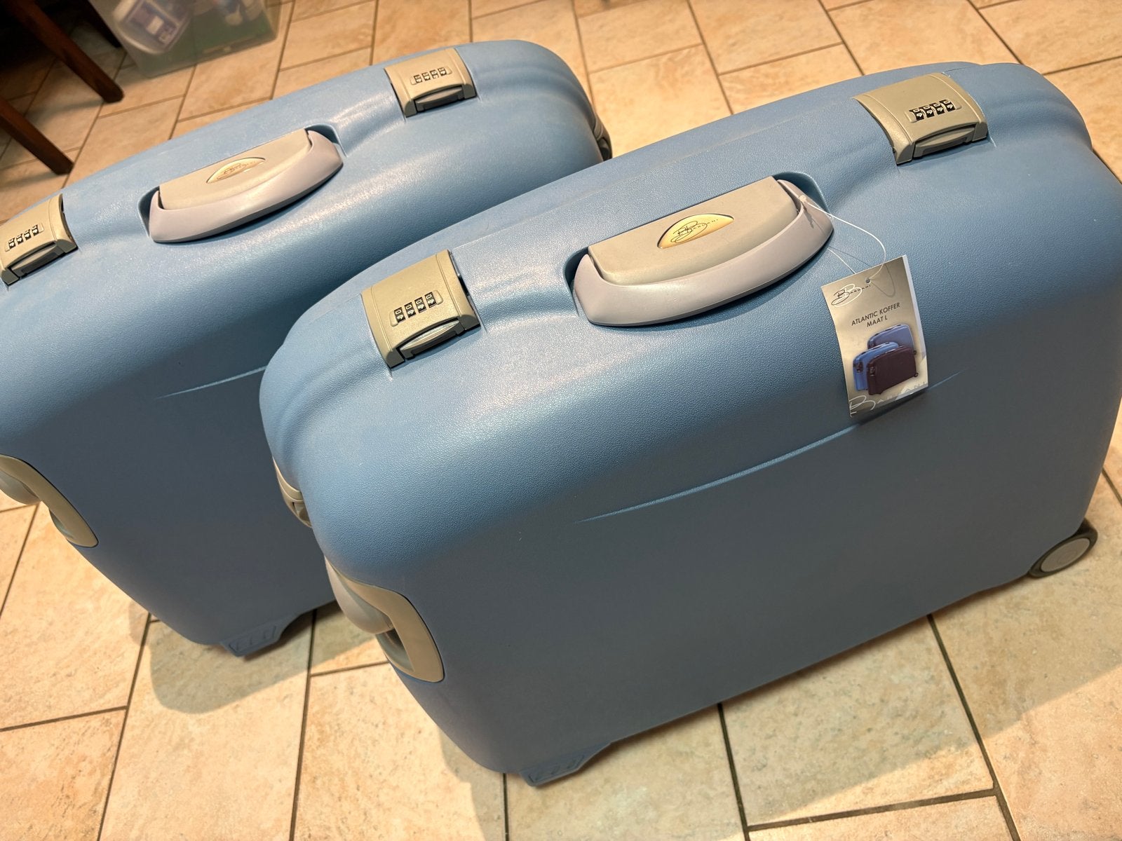 2x Bardani Atlantic Koffer Maat L - Lichtblauw, Ophalen, Hard kunststof, 45 tot 55 cm, Slot