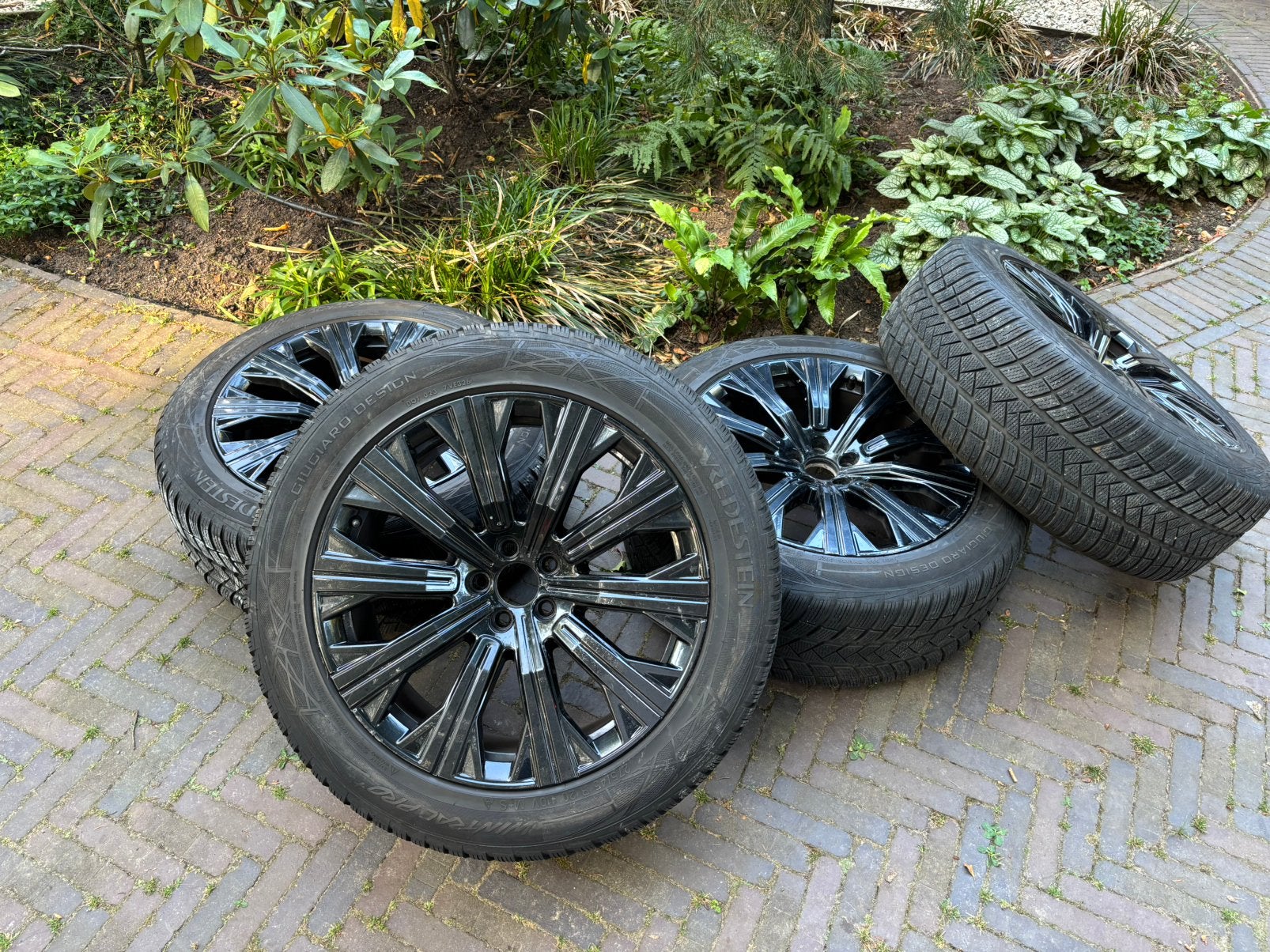 Set Winterbanden + velgen XC90, Ophalen, 275 mm, Banden en Velgen, Winterbanden