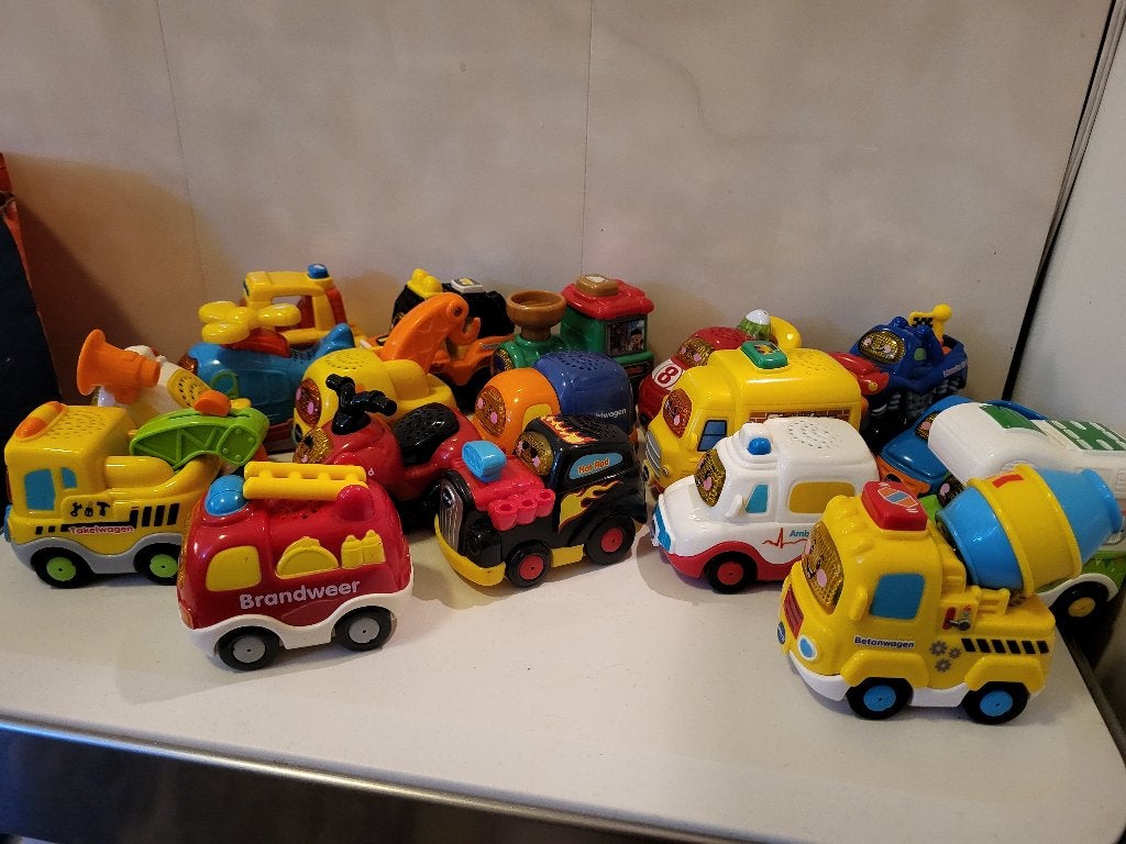 22  zgan toet toet auto's [ bij 2 zit het doosje er nog bij], Ophalen of Verzenden, Zo goed als nieuw