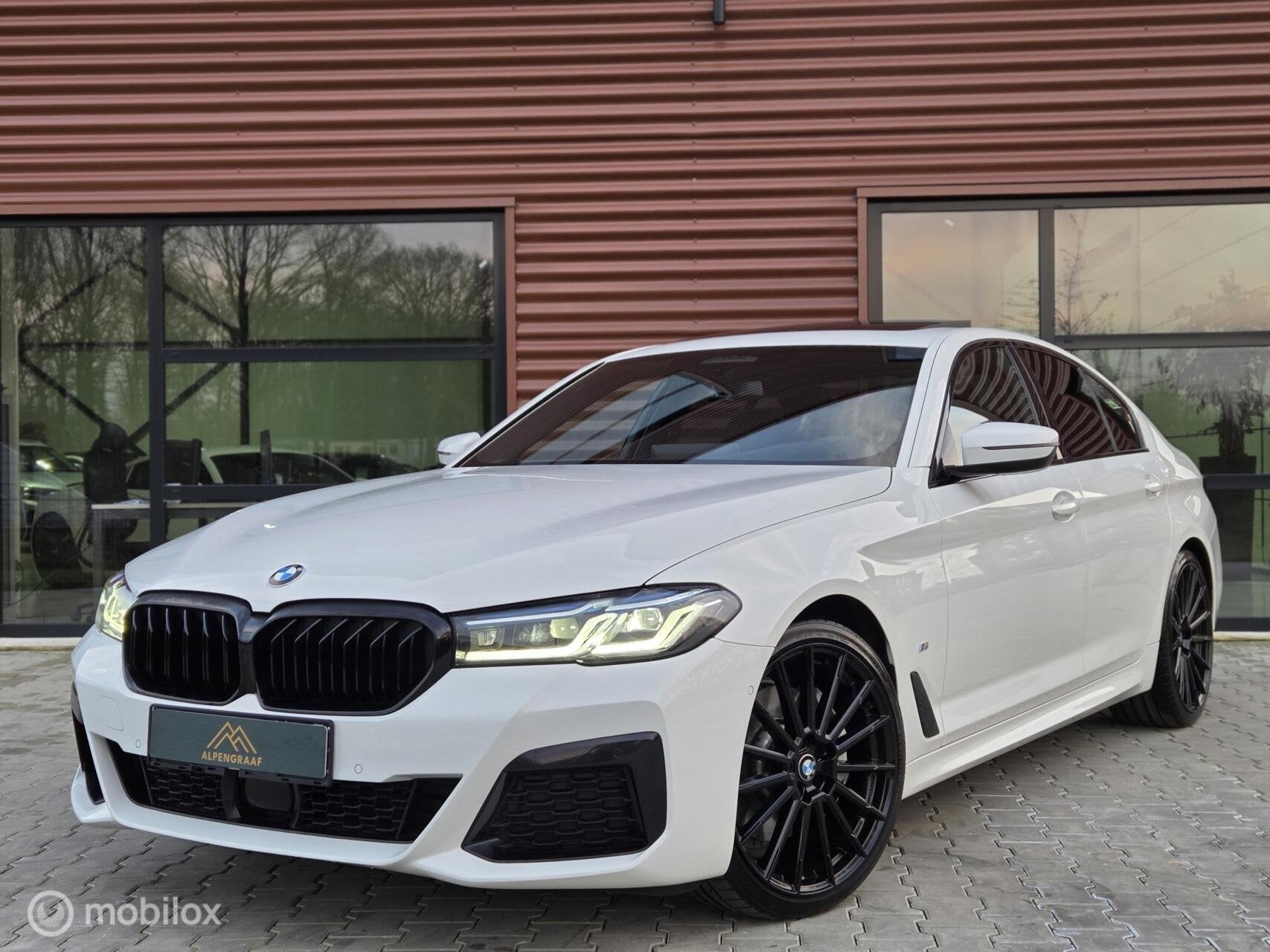 BMW 5-serie 530d Business Edition Plus M-Sport | Laser|Keyle, Auto's, Automaat, Dealer onderhouden, Achterwielaandrijving, Gebruikt
