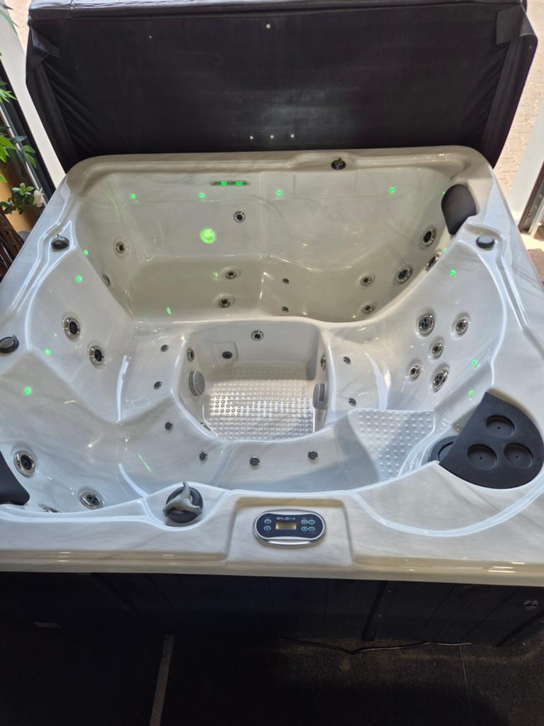 Jacuzzi balboa 5 persoons 3 jaar oud!
