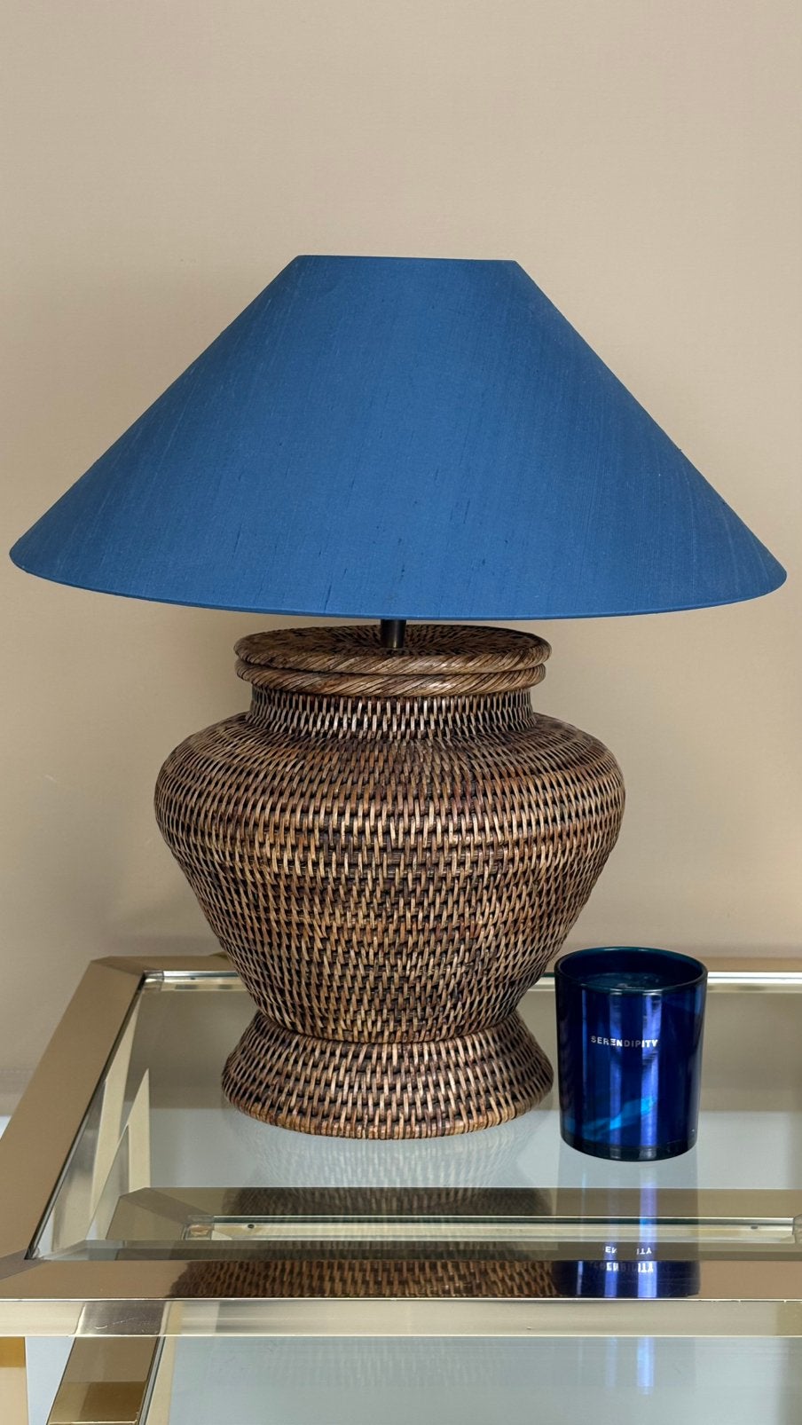 Vintage Birma rotan handgemaakte tafellamp zijde kap blauw, Huis en Inrichting, Overige merken, Natuurlijk materiaal, Vintage