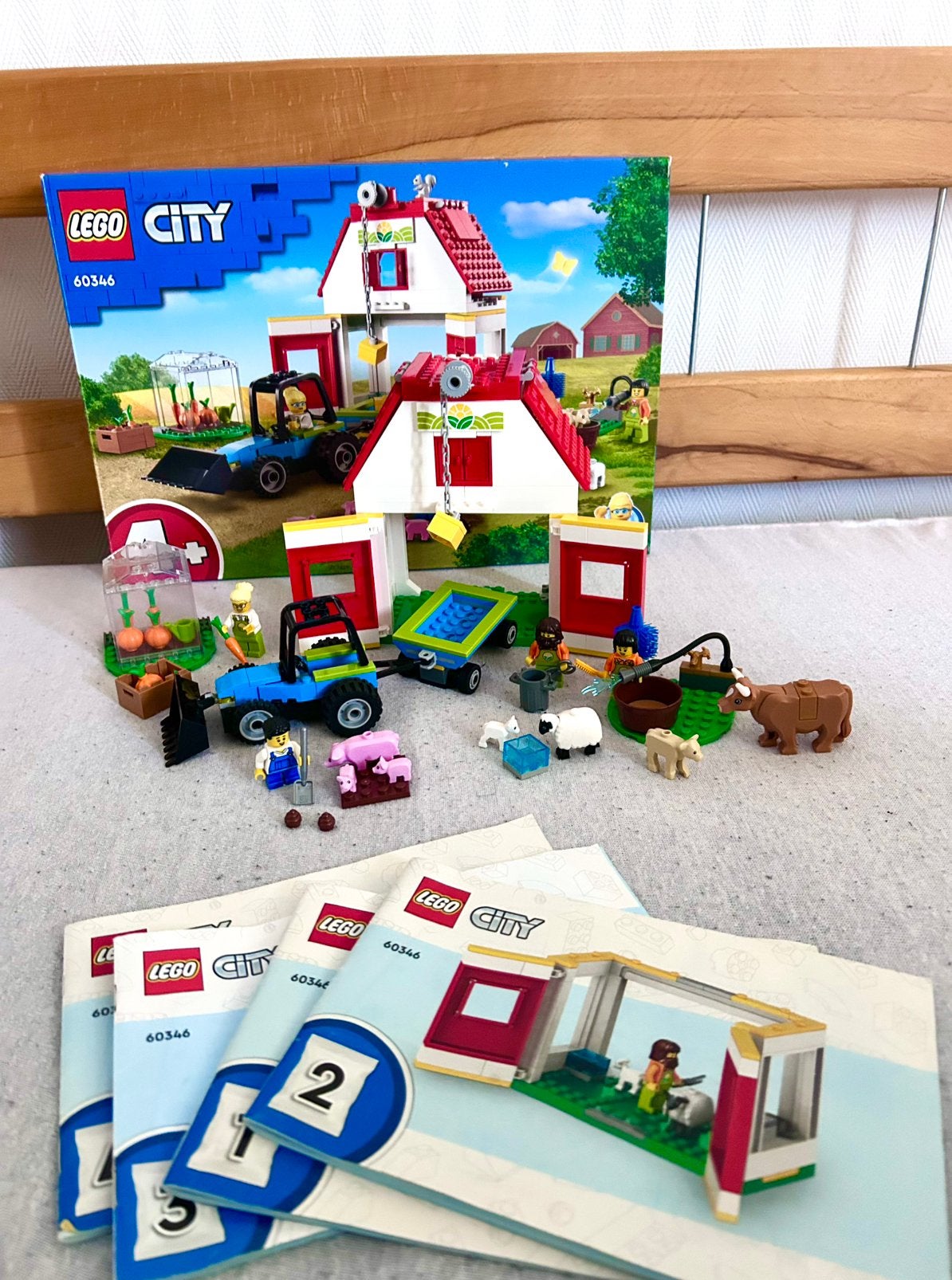 Lego 60346 Farm boerderij compleet met doos en boekjes, Kinderen en Baby's, Ophalen of Verzenden, Zo goed als nieuw