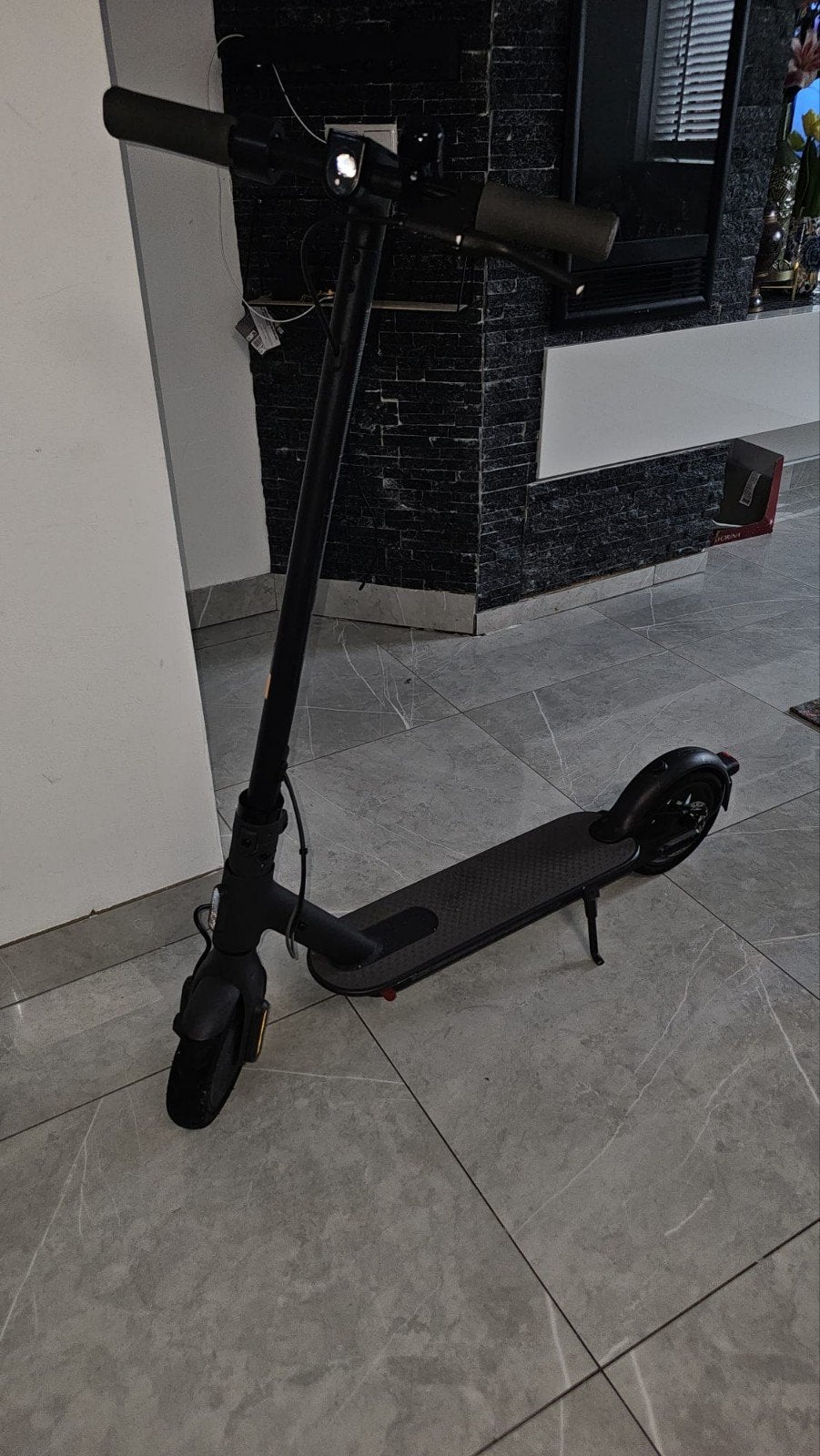 Elektrische step met oplader en lampjes, Ophalen of Verzenden, Nieuw, Elektrische step (E-scooter)
