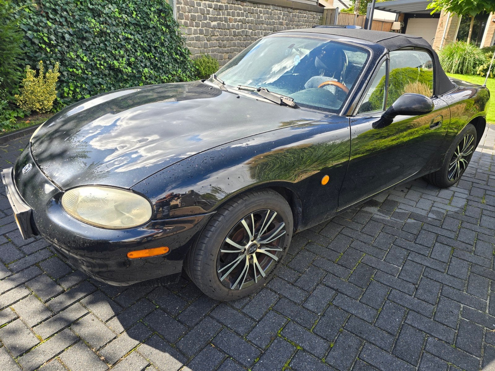 Mazda MX-5 1.6 I 1999 **inruilkoopje**, 40 €/maand, Zwart, 4 cilinders, Cabriolet