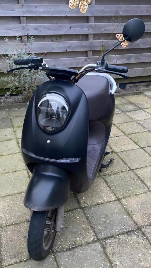 Yadea C-UMI 2020  Elektrische Scooter met Accessoires, Fietsen en Brommers, Brommeronderdelen | Snorfietsen, Ophalen, Gebruikt