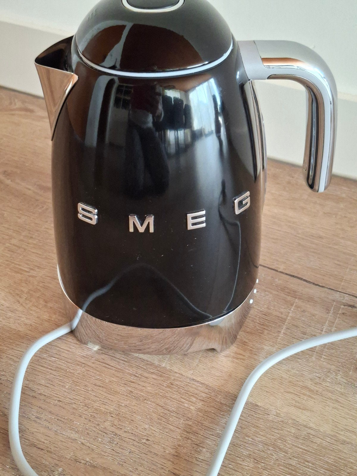 Smeg Waterkoker Zwart - 1.7L met temperatuurregeling, 1 tot 2 liter, Ophalen of Verzenden, Gebruikt, Rvs