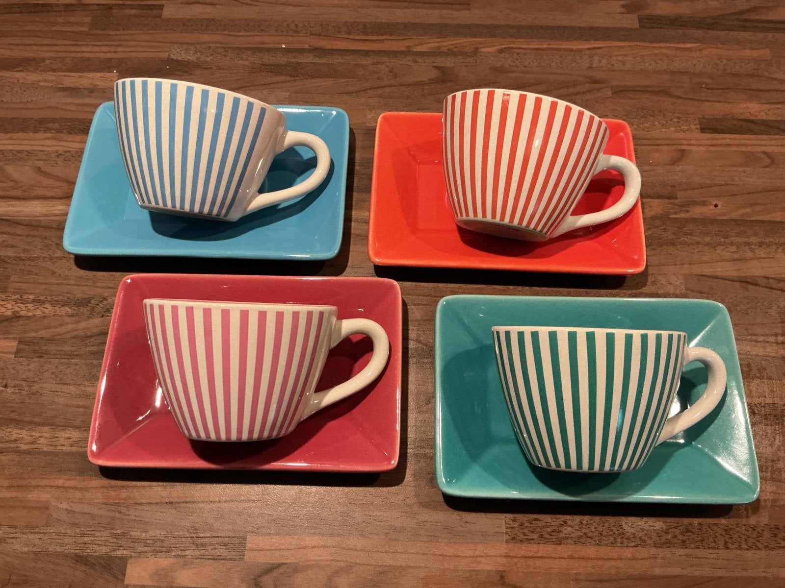 Yves Rocher Espresso Kop en Schotels - Set van 4 Vintage, Keramiek, Ophalen of Verzenden, Zo goed als nieuw, Overige stijlen