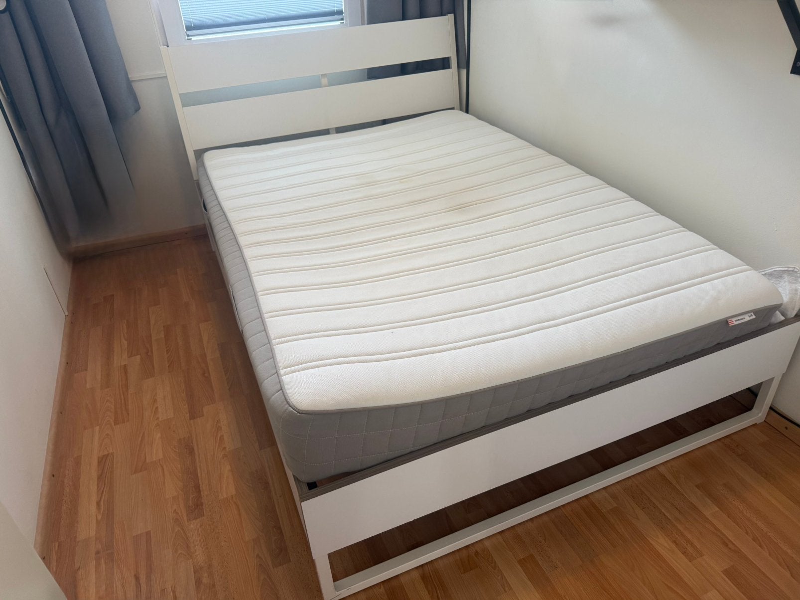Trysil bed, Huis en Inrichting, Slaapkamer | Bedden, Ophalen, Gebruikt, Wit, Tweepersoons