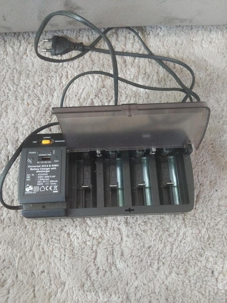 Hema batterij oplader prijs €5, Ophalen of Verzenden