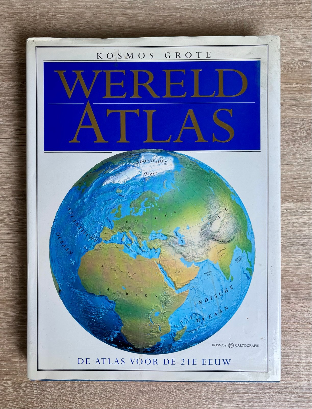 Kosmos Grote Wereldatlas - De atlas voor de 21e eeuw, Overige atlassen, 2000 tot heden, Ophalen of Verzenden, Zo goed als nieuw