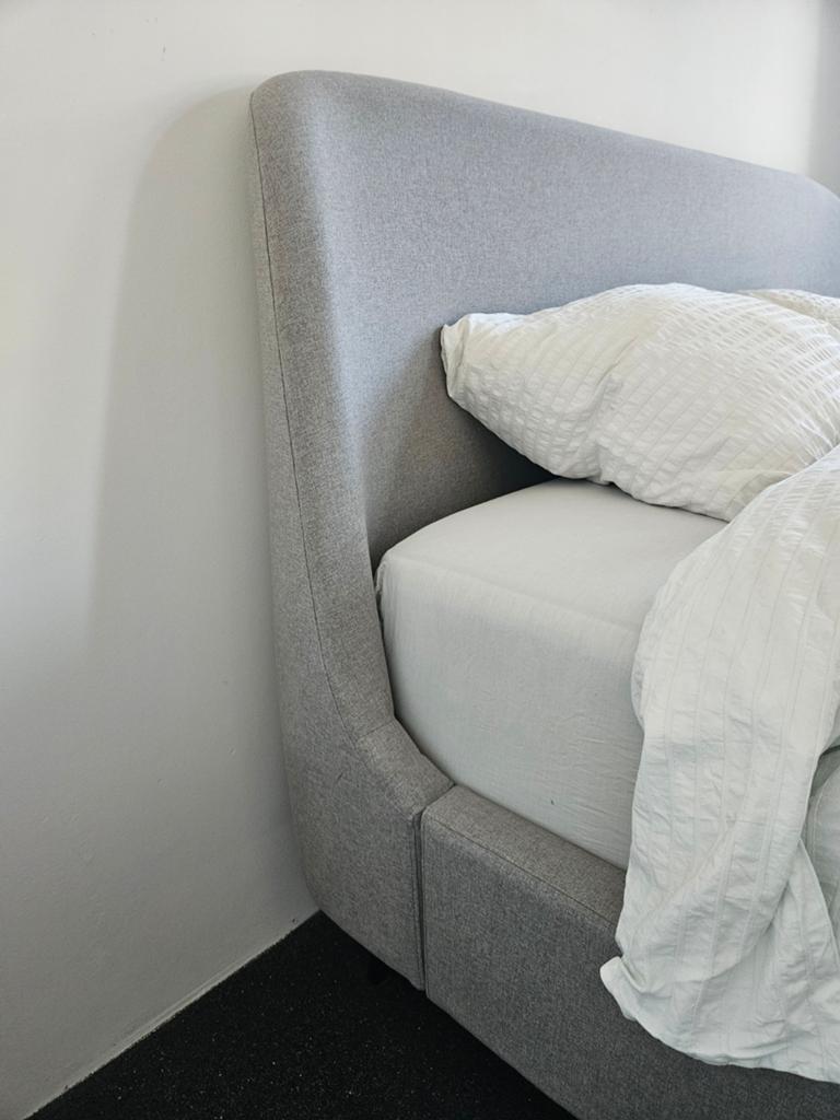 Bed van Made .com 180x200. ZGAN - MOET WEG!, Huis en Inrichting, Slaapkamer | Bedden, Zo goed als nieuw, Tweepersoons, 180 cm