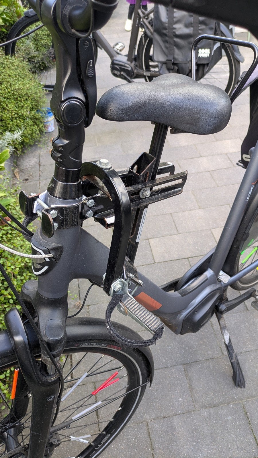 Zadel op stang / kinderzitje met voetsteunen, Ophalen, Gebruikt, Voorzitje, Voetsteuntjes