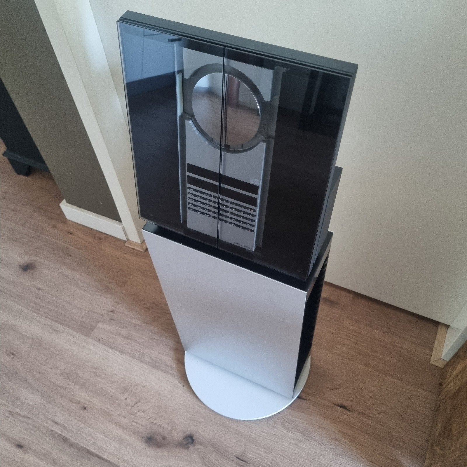 Bang & Olufsen BeoSound 3000 3200 Aluminium vloerstandaard, Ophalen, Zo goed als nieuw, Metaal, Cd's